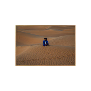 P-10-101-101-114-0024-1.jpg;Sand, dune, figure, ethnic clothing, full color, footprints