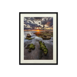 P-10-101-117-107-0030-1.jpg;full color, sunrise, sea, ocean, seaweed, moss, figurem , water, sky, clouds