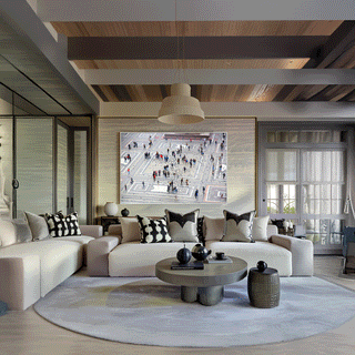 S-10-101-101-110-0040-1.gif;full color, busy, street, people, pigeons, urban, city