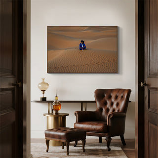 S-10-101-101-114-0024-1.jpg;Sand, dune, figure, ethnic clothing, full color, footprints